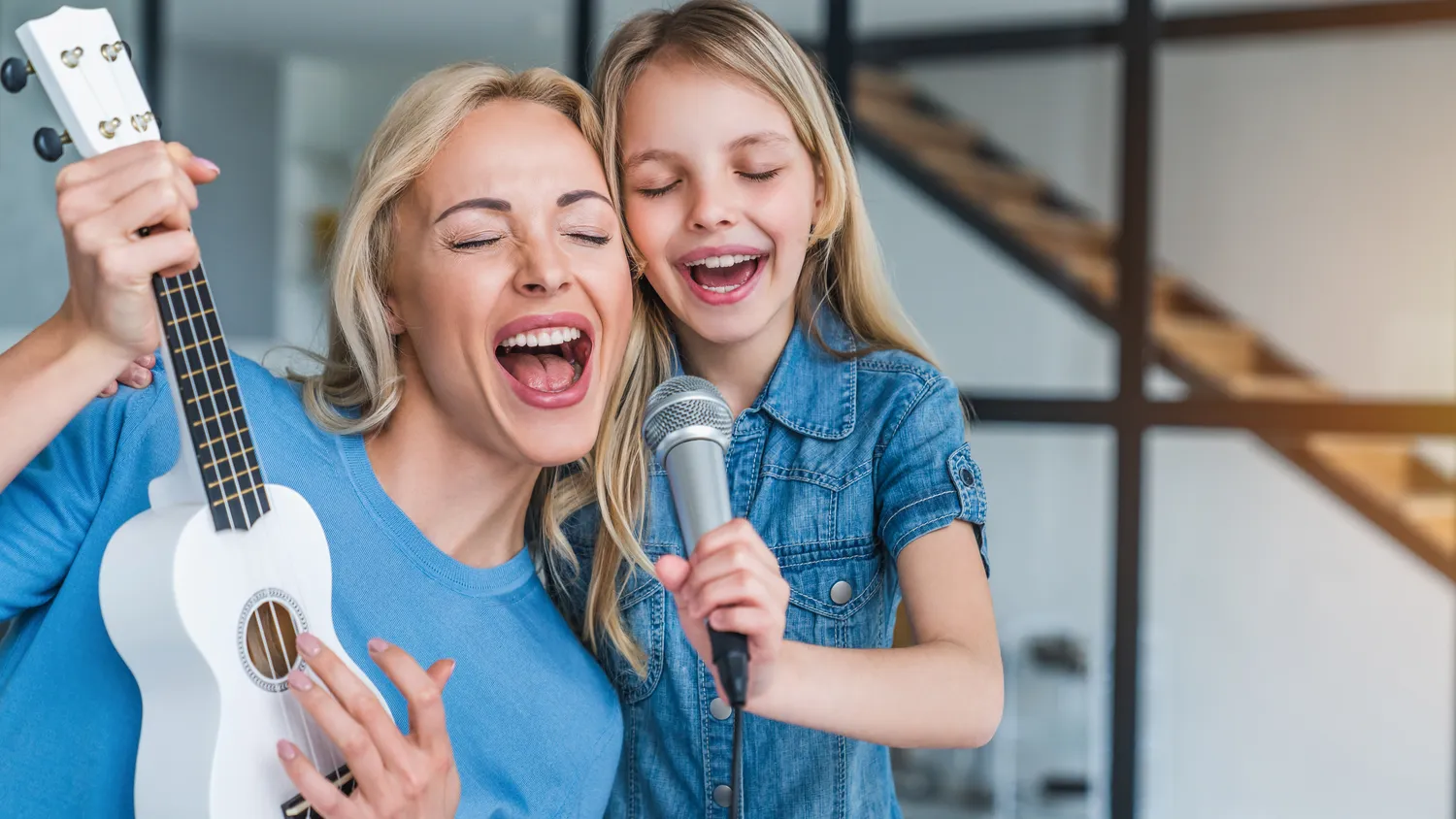 Czy chwyty na ukulele są takie same jak na gitarę?
